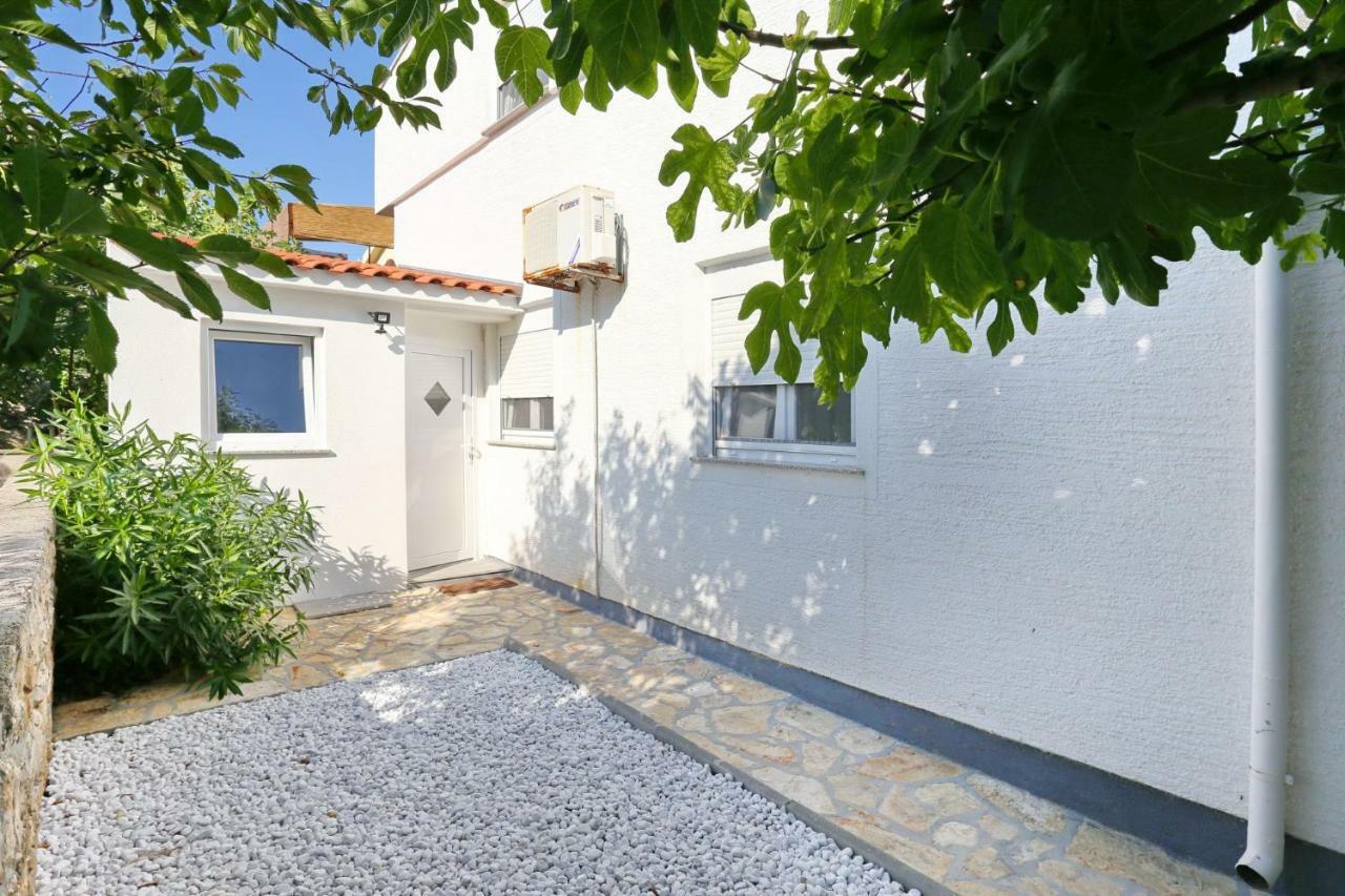 Villa Neyla Vir Bagian luar foto